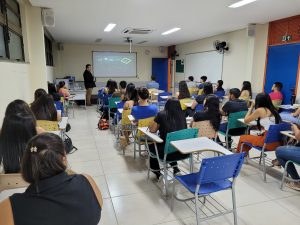 Semana da Farmácia 2024 enriquece formação de alunos com palestras sobre áreas de atuação