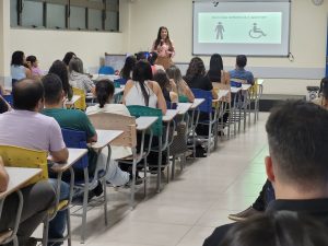 Palestra para Direito e Fisioterapia aborda sobre PCDs sob ótica biopsicossocial